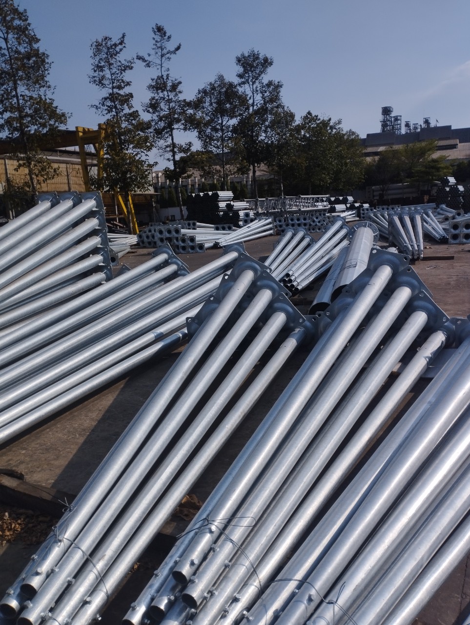 trụ đèn chiếu sáng