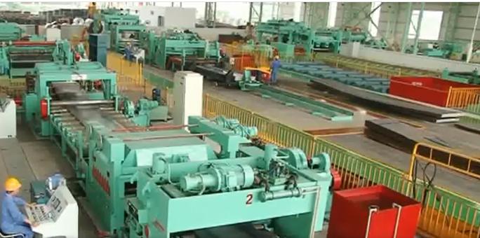 xả tôn trụ đèn chiếu sáng