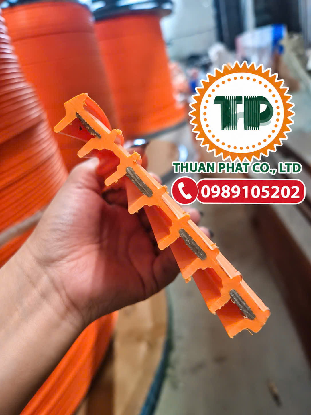 Ray điện cầu trục 3 pha, 4 pha – Giải pháp cấp điện an toàn, ổn định Ray điện cầu trục 3 pha, 4 pha – Giải pháp cấp điện an toàn, ổn định