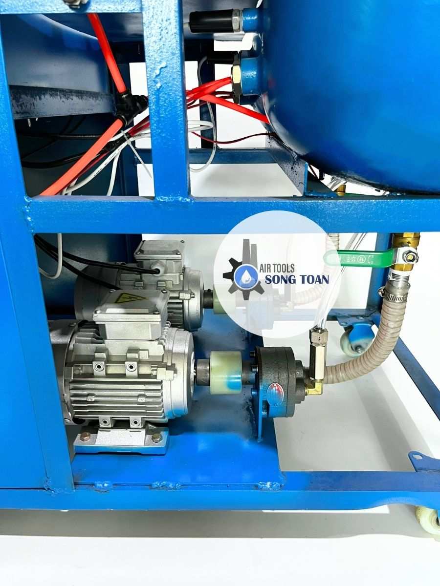 Máy phun foam mini cách âm cách nhiệt