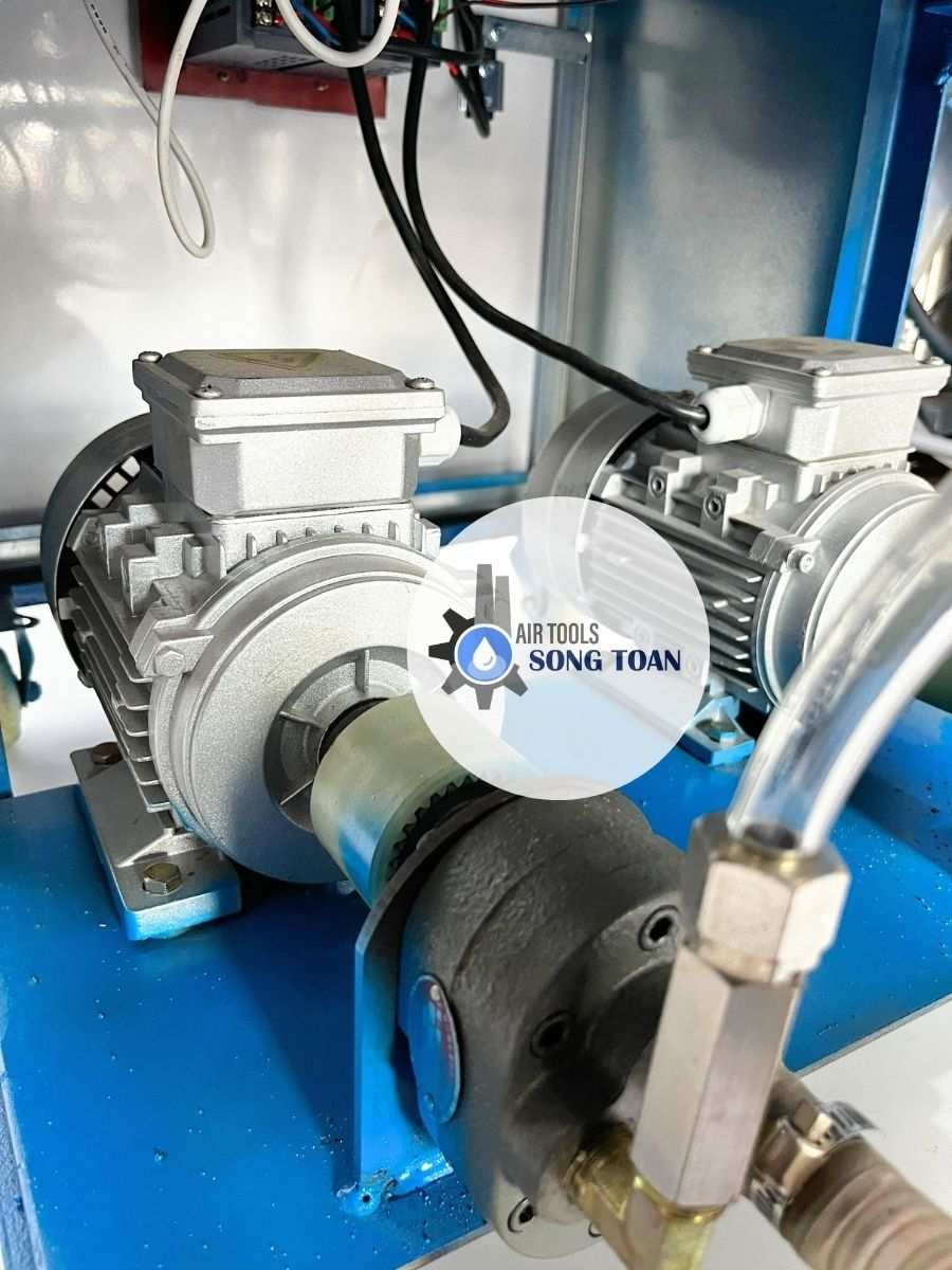 Máy phun foam mini cách âm cách nhiệt