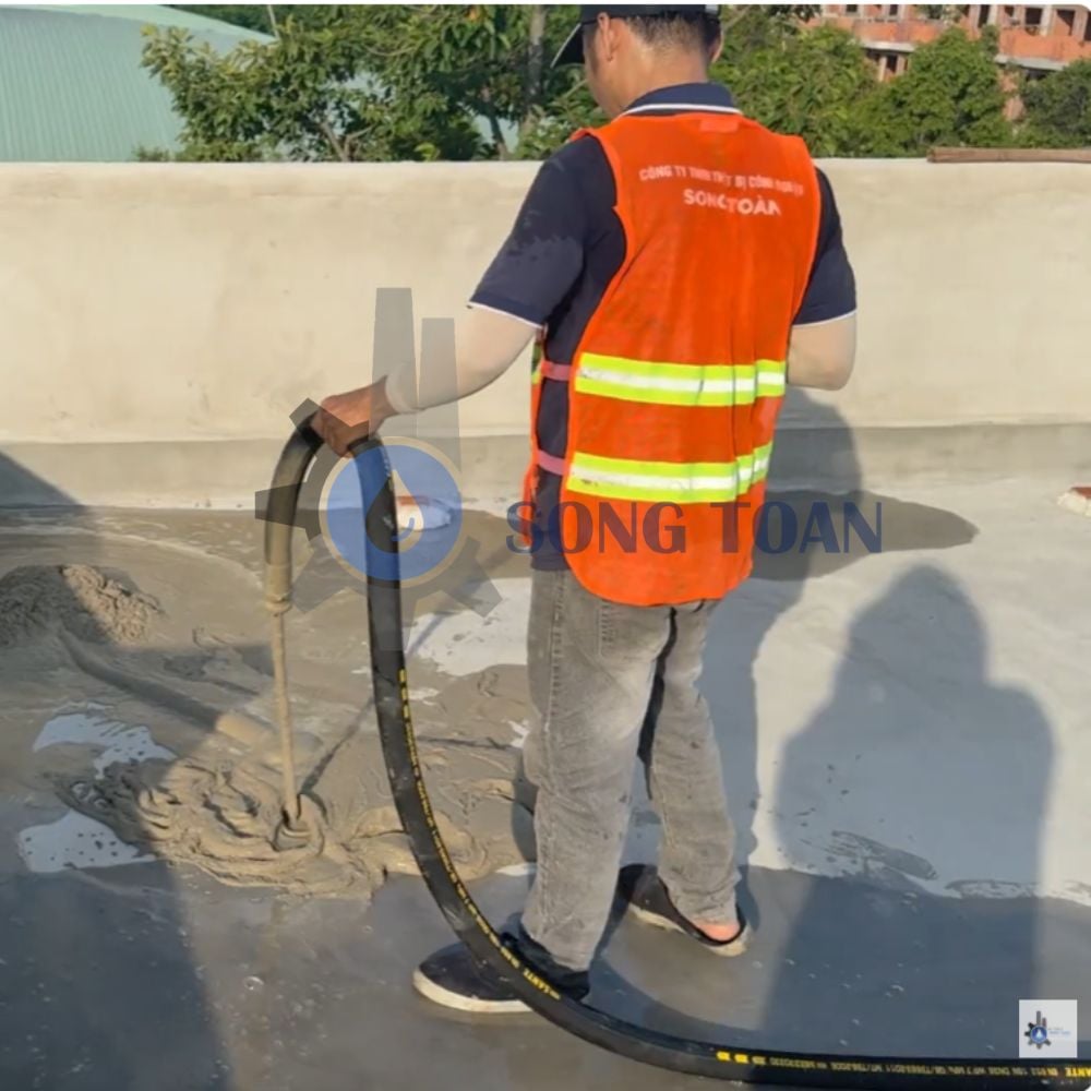 BÀN GIAO MÁY PHUN VỮA PISTON ST-5011: GIẢI PHÁP THI CÔNG TOÀN DIỆN CHO CÔNG TRÌNH LỚN