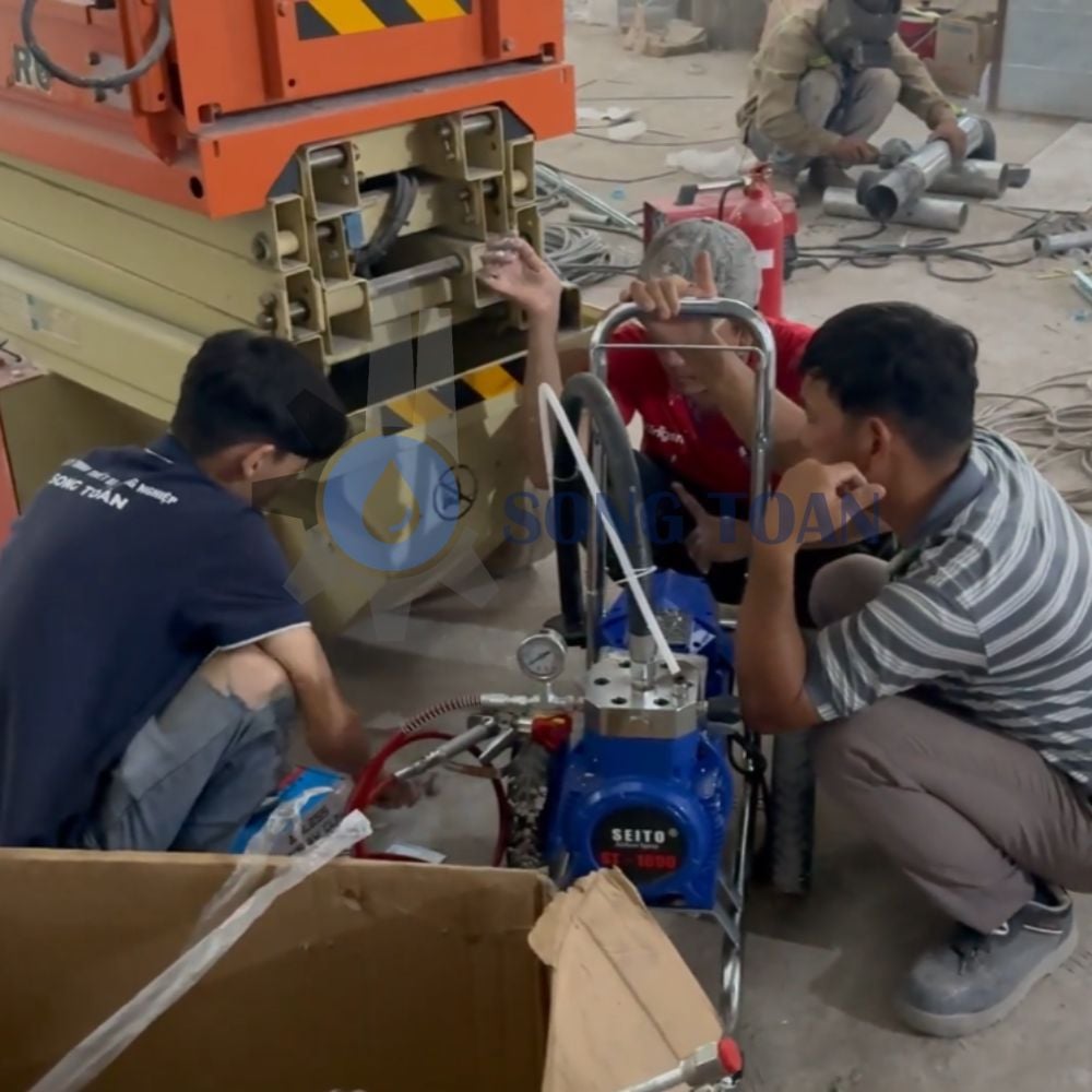 BÀN GIAO MÁY PHUN SƠN ST-1690: GIẢI PHÁP ĐẨY NHANH TIẾN ĐỘ THI CÔNG CHUNG CƯ TẠI QUẬN 6