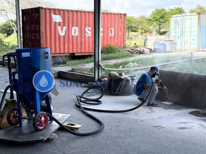 máy phun cát ứng dụng trong ngành gốm