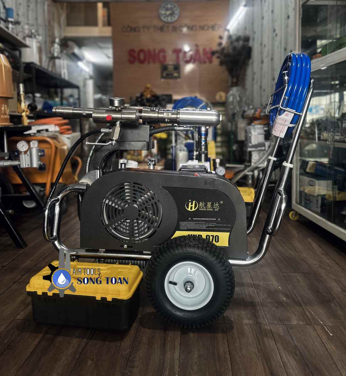 máy phun bột trét tường