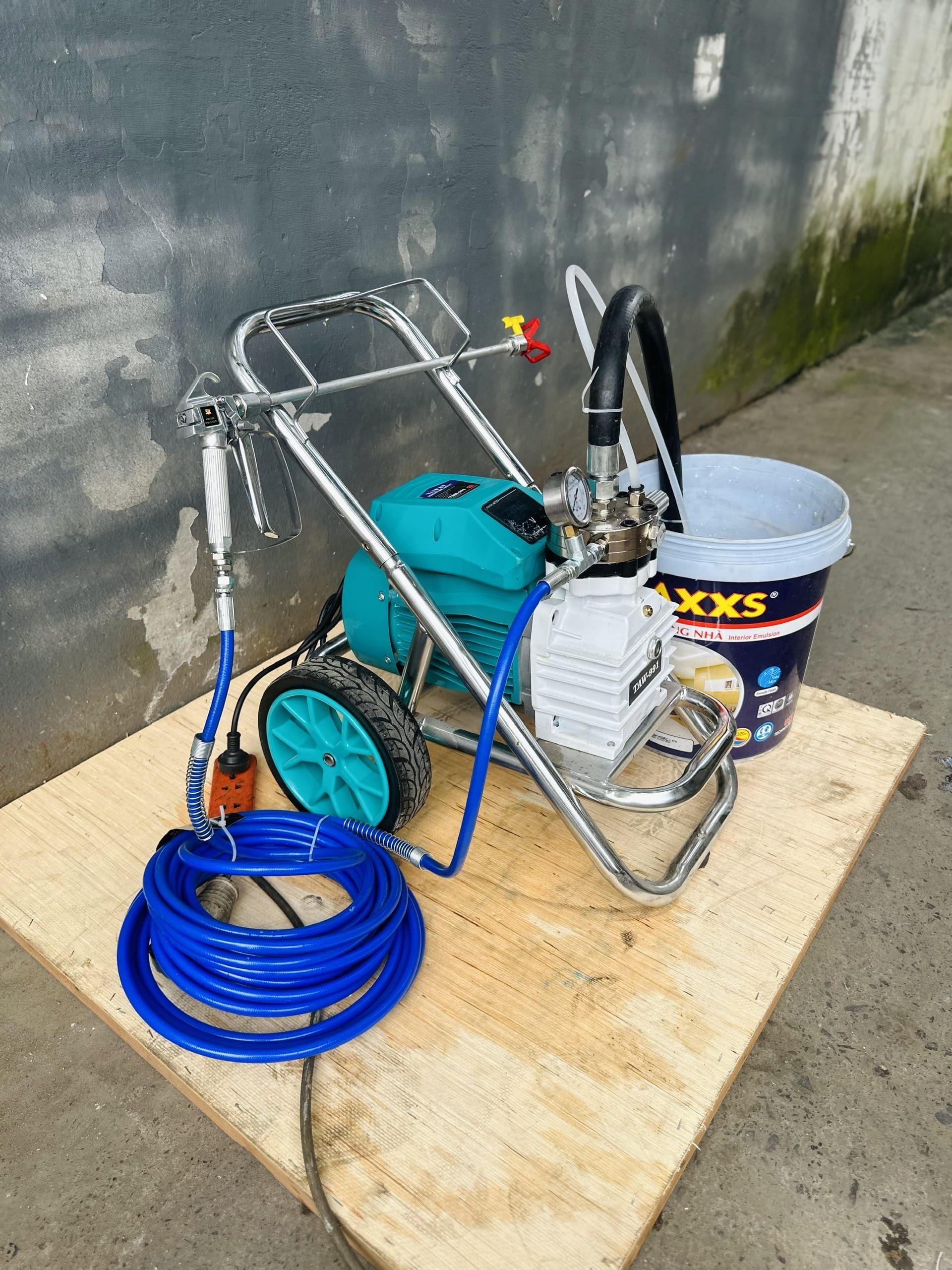 máy phun sơn dầu