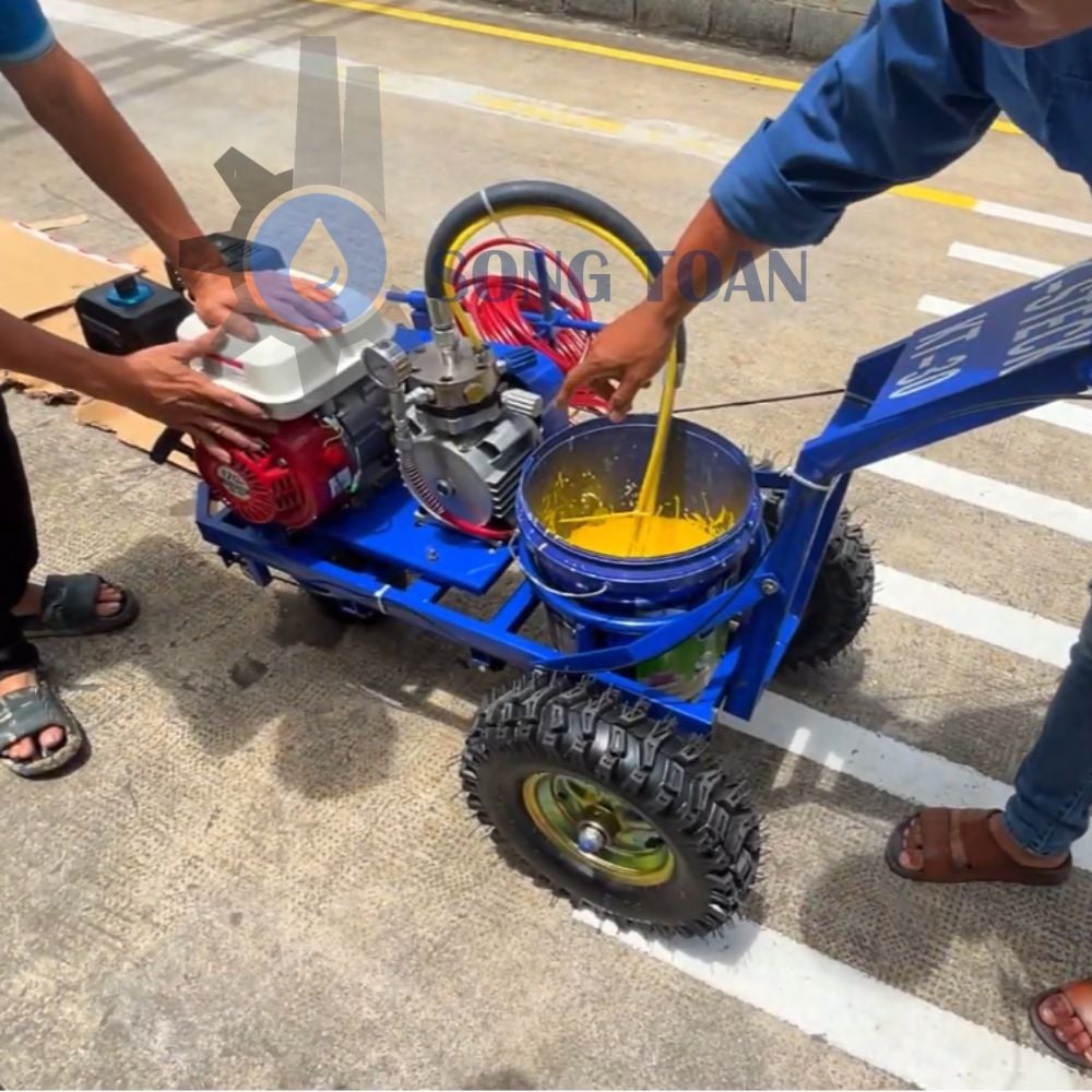 BÀN GIAO MÁY PHUN SƠN KẺ ĐƯỜNG NGUỘI KT-30: GIẢI PHÁP THI CÔNG CHUYÊN NGHIỆP