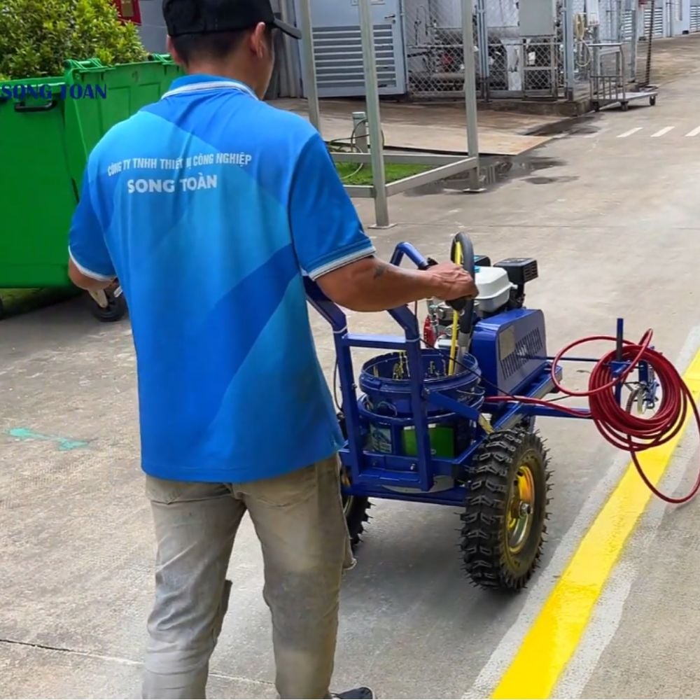BÀN GIAO MÁY PHUN SƠN KẺ ĐƯỜNG NGUỘI KT-30: GIẢI PHÁP THI CÔNG CHUYÊN NGHIỆP