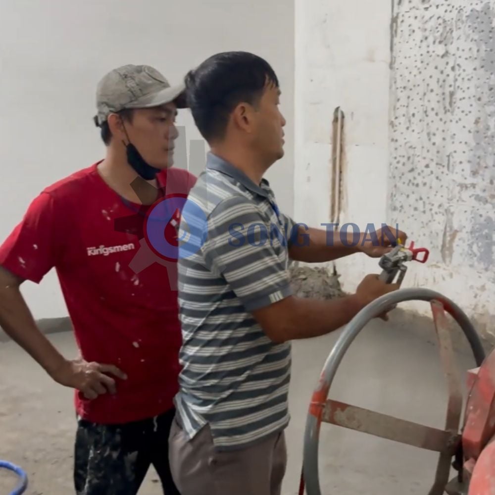 BÀN GIAO MÁY PHUN SƠN ST-1690: GIẢI PHÁP ĐẨY NHANH TIẾN ĐỘ THI CÔNG CHUNG CƯ TẠI QUẬN 6
