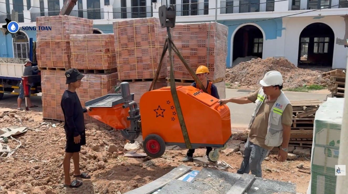 bàn giao máy phun vữa ST-5011D