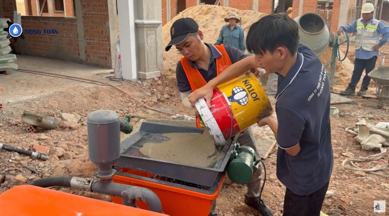 bàn giao máy phun vữa ST-5011