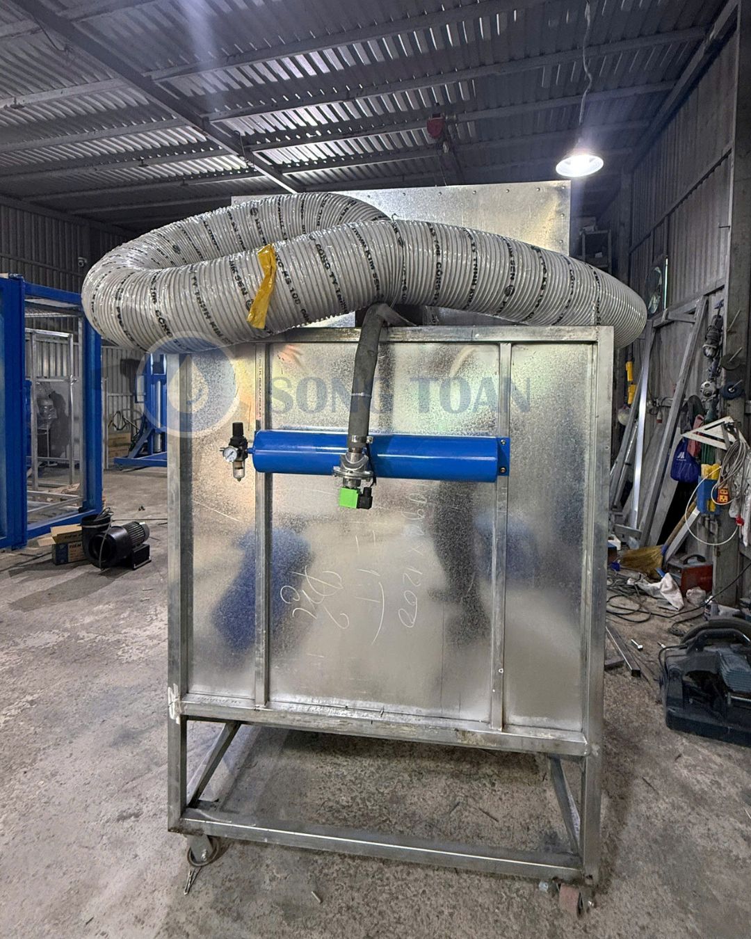 Chi tiết buồng phun sơn tĩnh điện trong dây chuyền sơn tĩnh điện mini