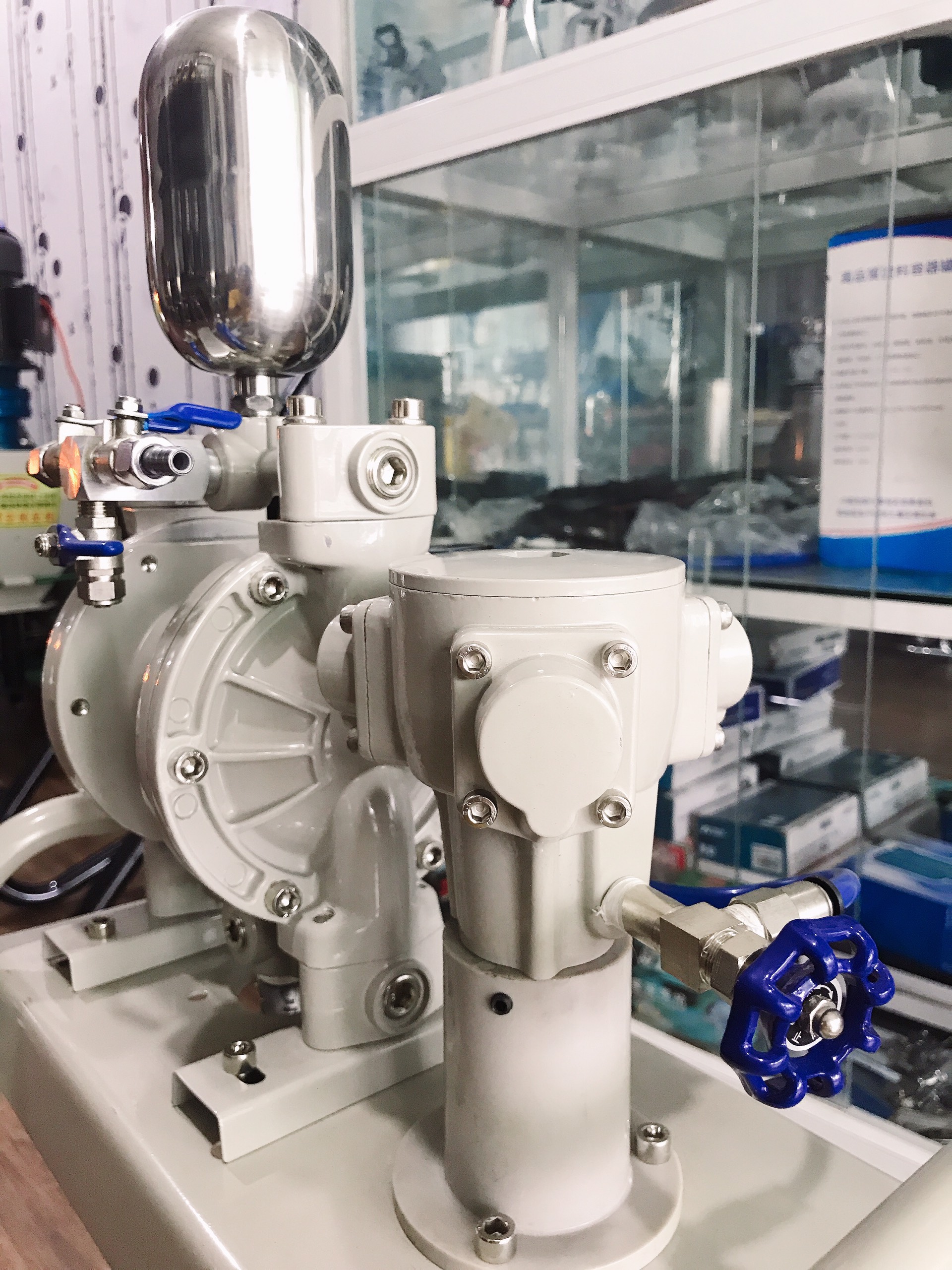 Máy bơm màng kết hợp máy khuấy