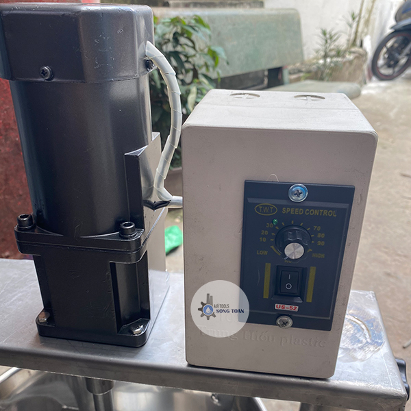 máy khuấy hóa chất motor giảm tốc 4