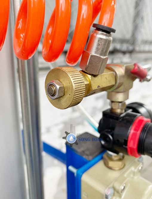 máy khuấy hóa chất nâng hạ tự động v4 hcm 8