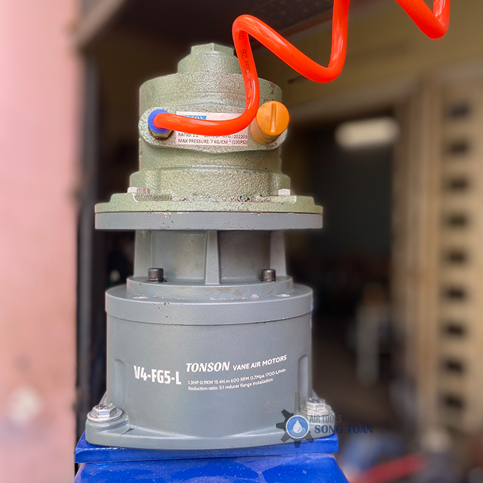 máy khuấy hóa chất nâng hạ