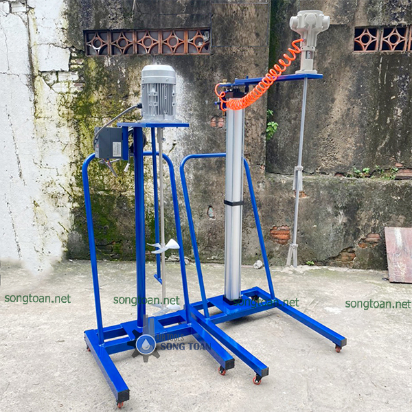 máy khuấy nâng hạ tự động 3