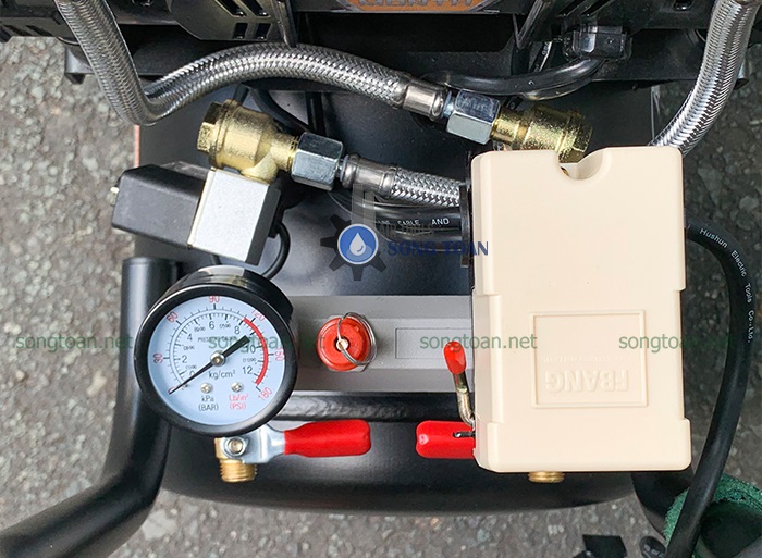 máy nén khí công suất 4hp đen 3