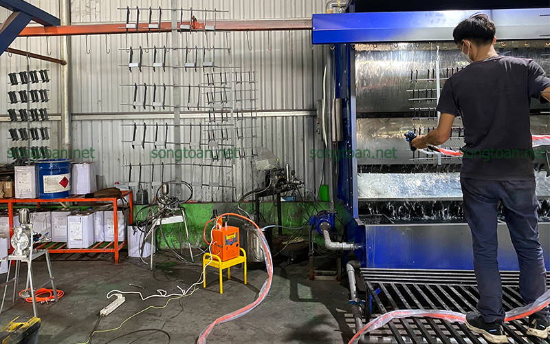 máy phun sơn tĩnh điện ướt