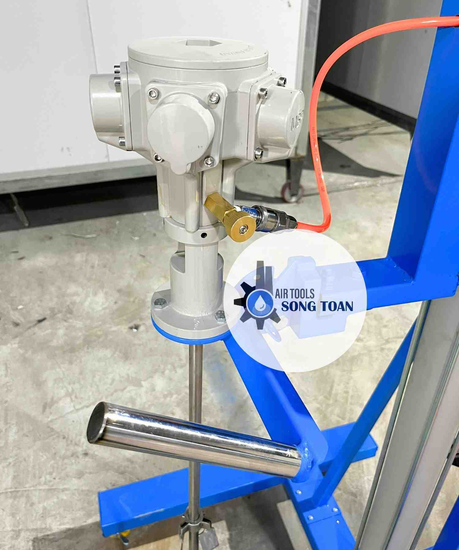 Máy khuấy sơn hóa chất cho thùng phuy 200 lit dùng khí nén