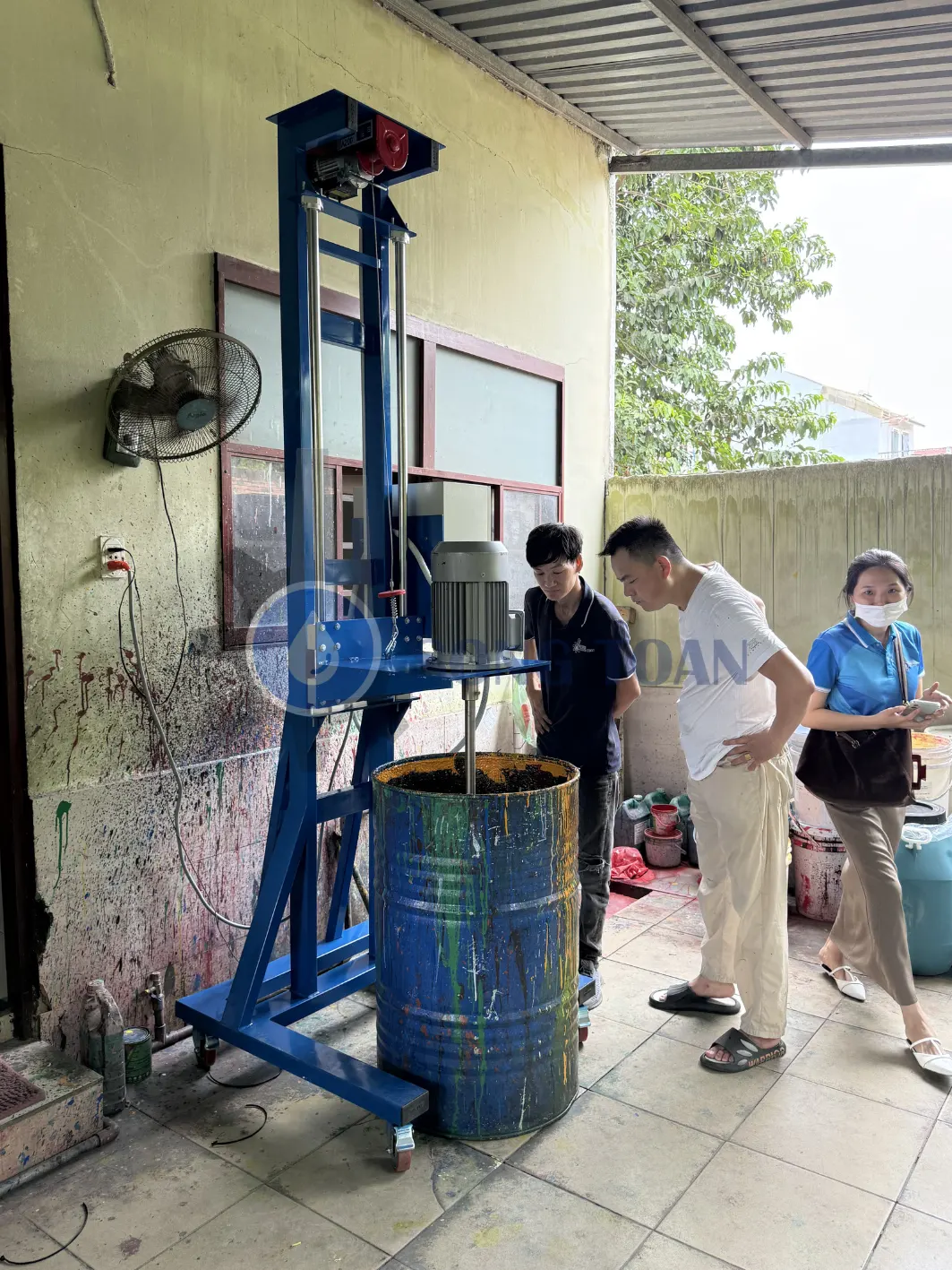 máy khuấy sơn 200 lít 5.5HP