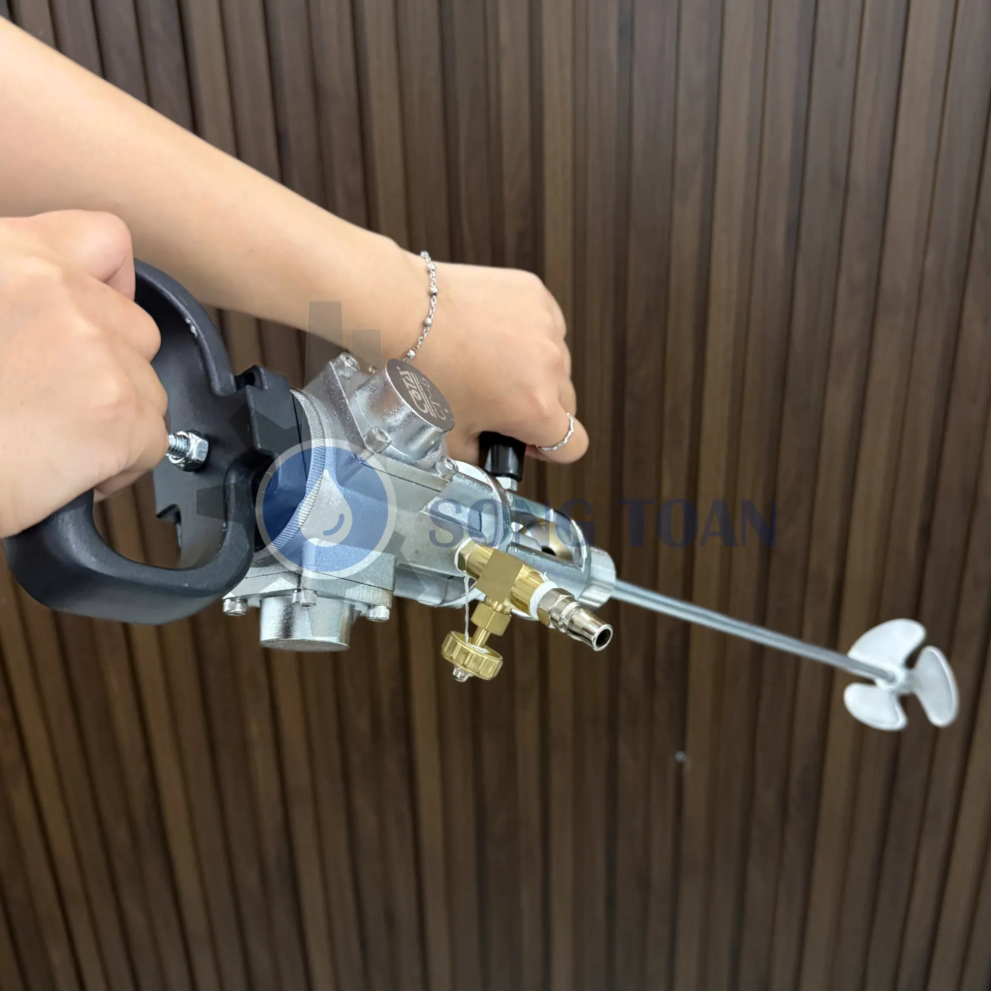 máy khuấy sơn cầm tay 1/8 HP dùng hơi khí nén