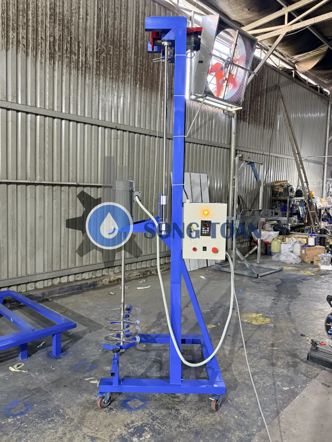 máy khuấy sơn hóa chất nâng hạ tời điện