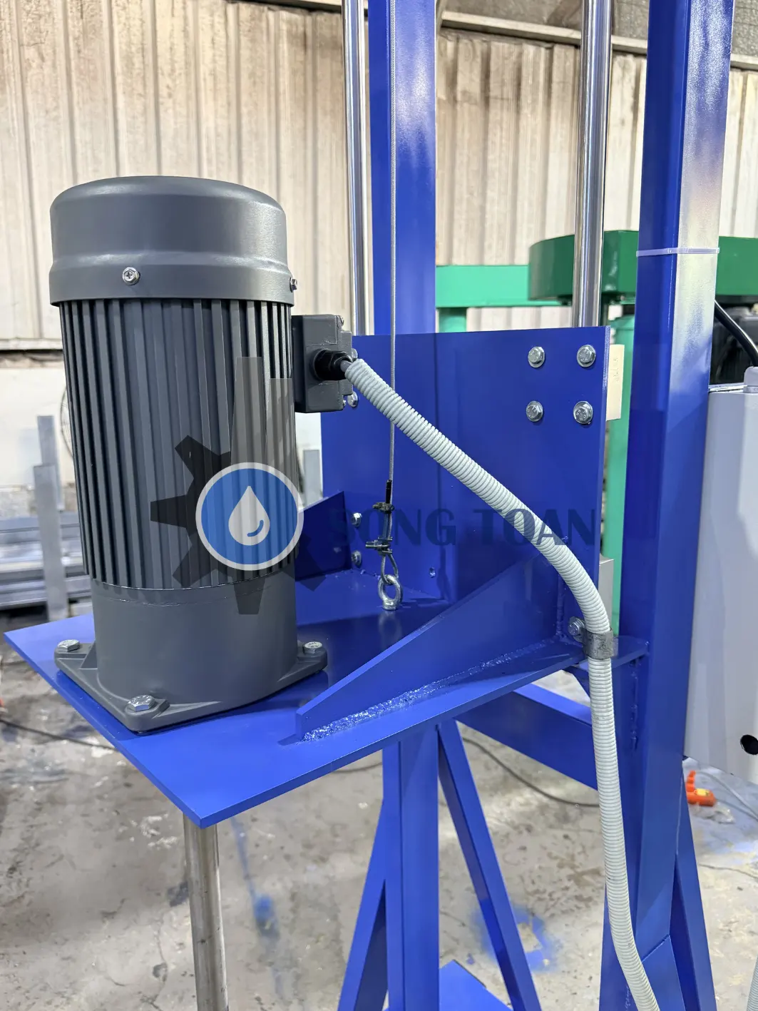 máy khuấy sơn hóa chất nâng hạ tời điện