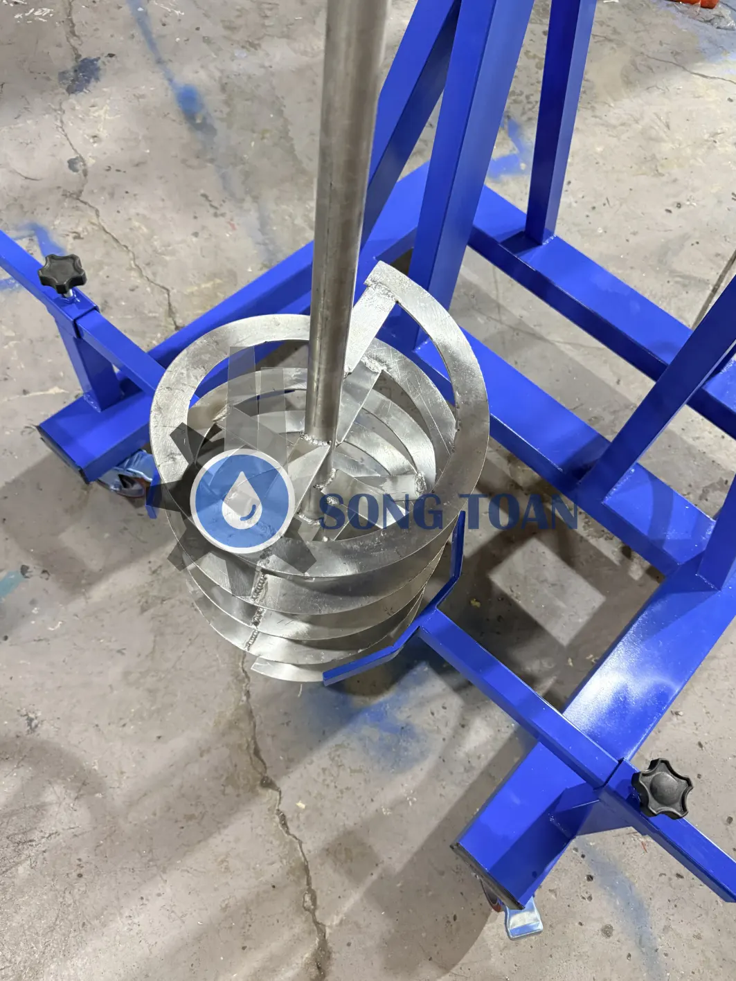 máy khuấy sơn hóa chất nâng hạ tời điện