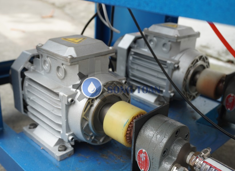 máy phun foam cách nhiệt, cách âm