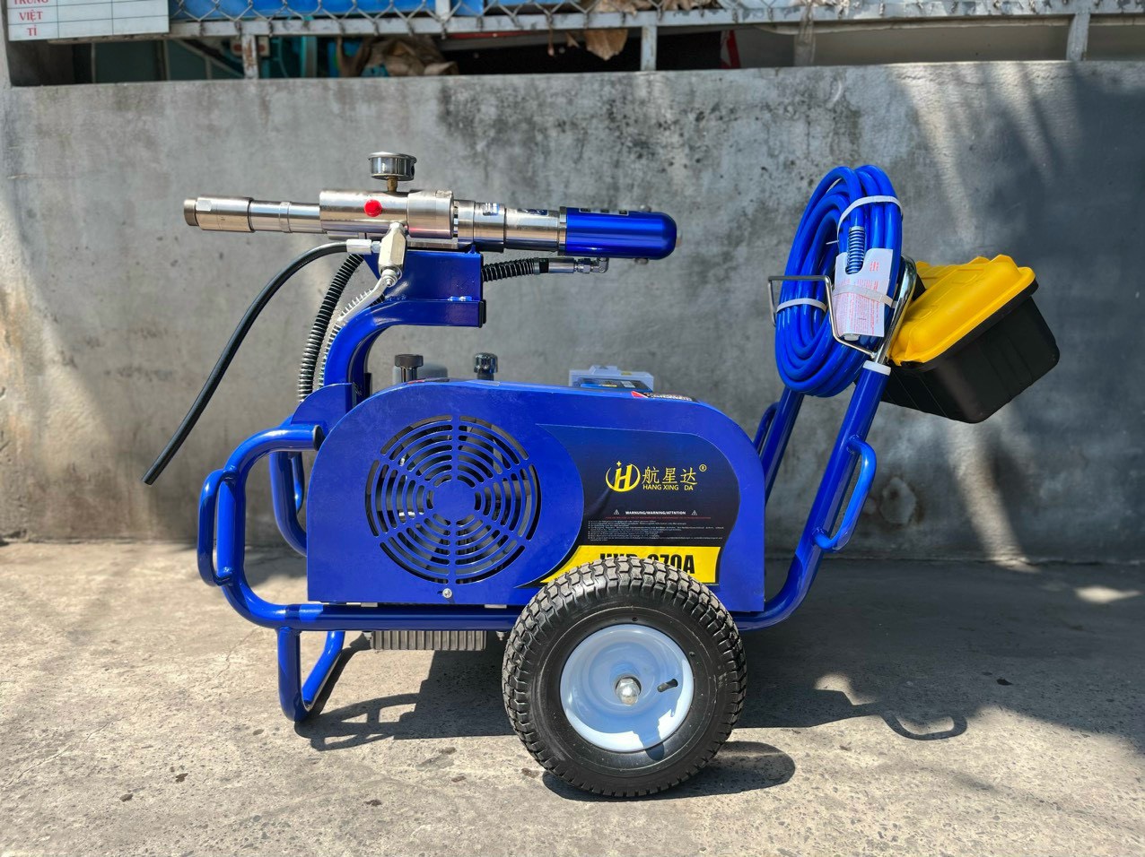 may-phun-son-chong-chay-970