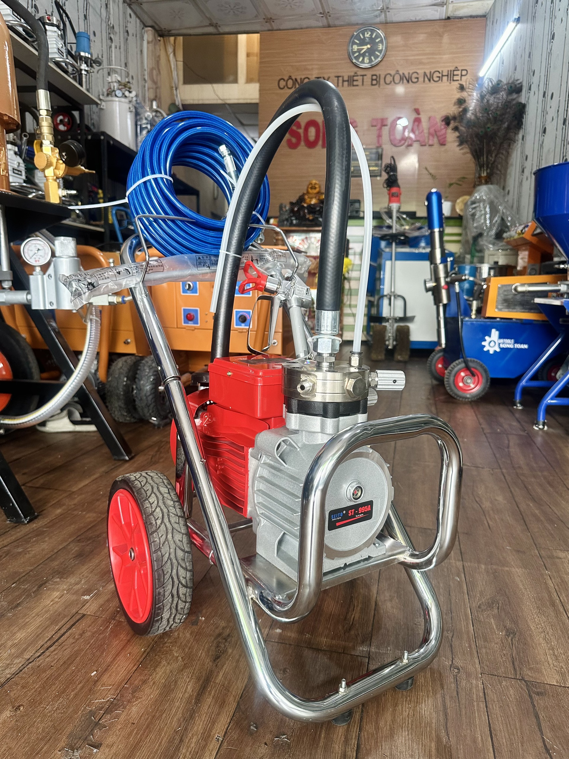 máy phun sơn nước sơn dầu 995a