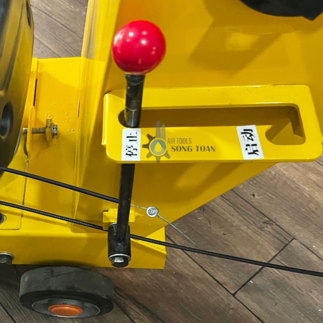 Máy xóa vạch kẻ đường