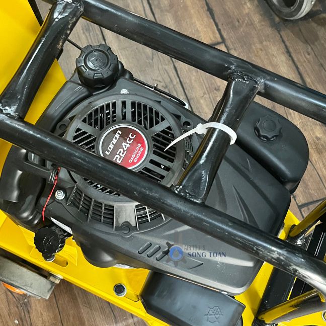 Máy xóa vạch kẻ đường