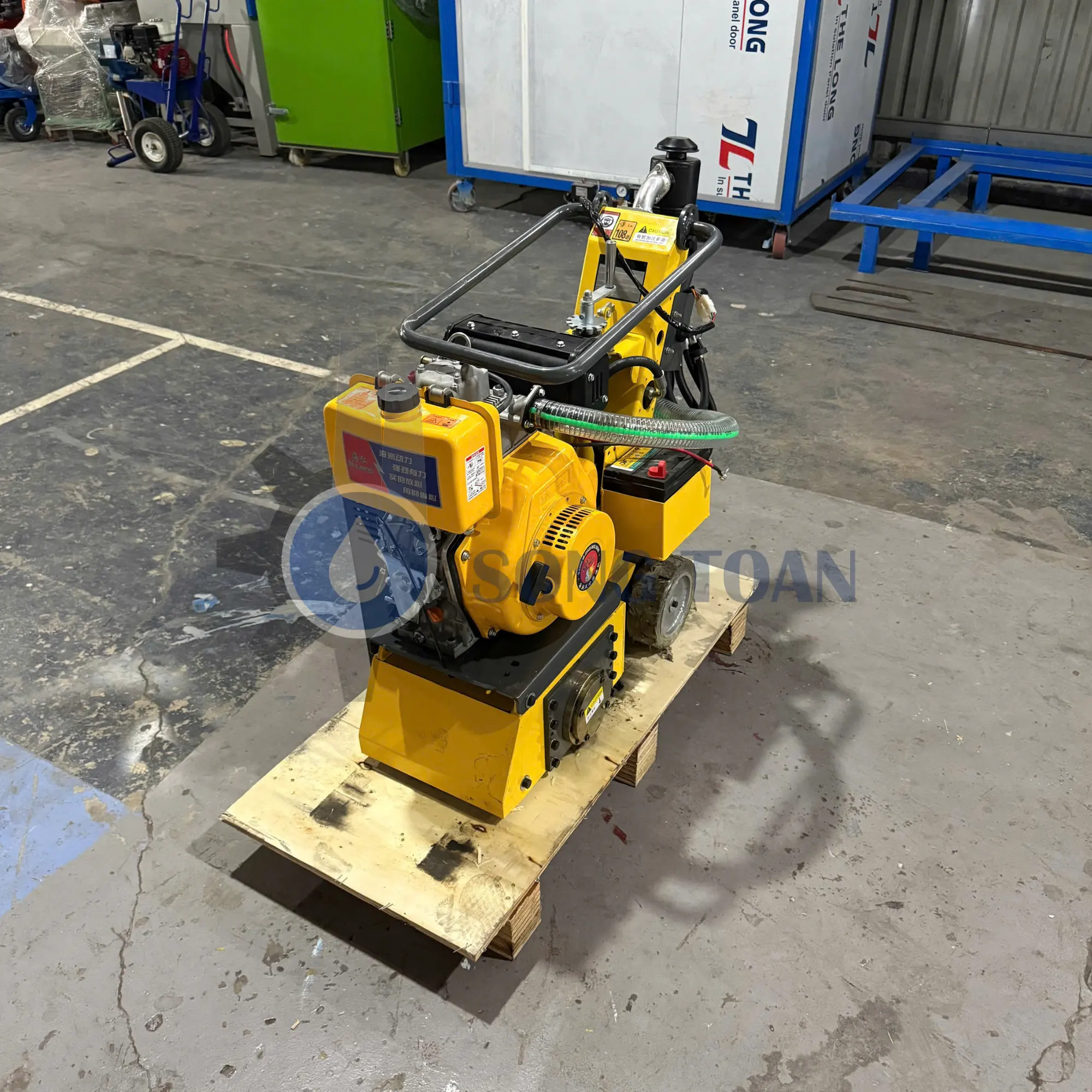 máy xóa vạch kẻ đường