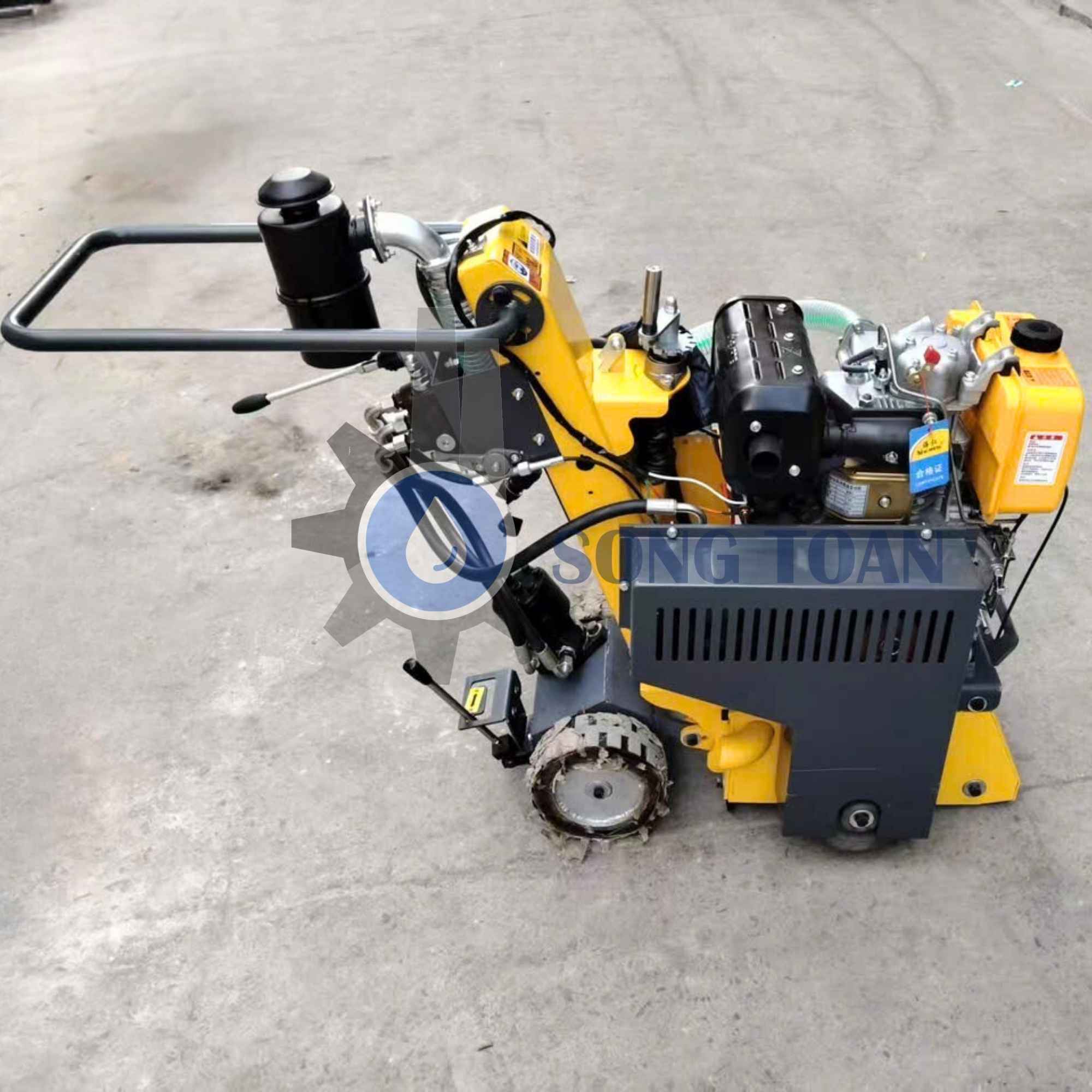 máy xóa vạch kẻ đường chạy dầu tự hành