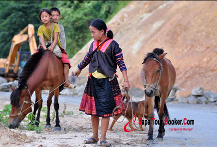 Sapa Chợ Mường Hum Bên Suối Sapa Chợ Mường Hum Bên Suối