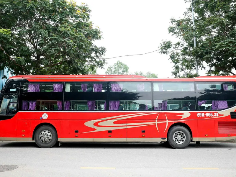 TRAVELING TO SAPA BY LUXURY CAR