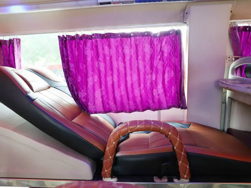 TRAVELING TO SAPA BY LUXURY CAR