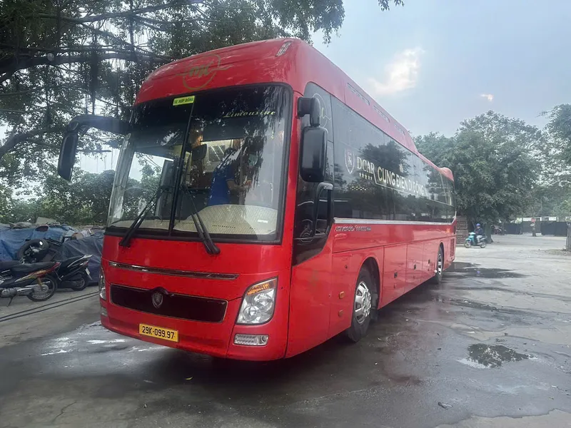 TRAVELING TO SAPA BY LUXURY CAR