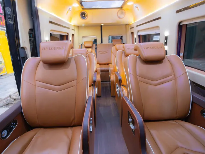 TRAVELING TO SAPA BY LUXURY CAR