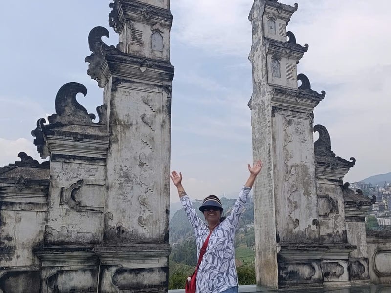 Tour Riêng Thác Bạc - Cầu Kính Rồng Mây Ở Sapa