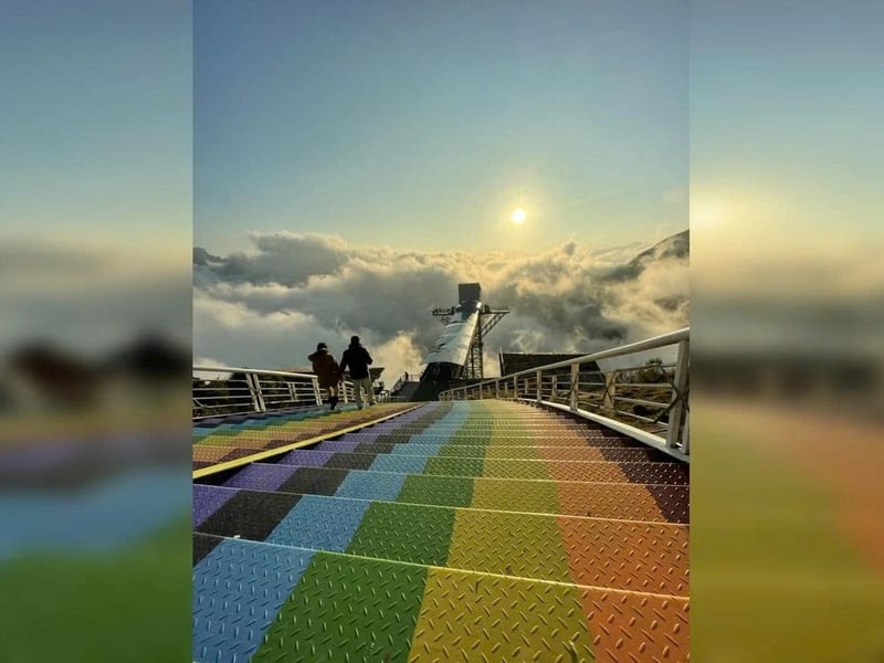 Tour Riêng Thác Bạc - Cầu Kính Rồng Mây Ở Sapa