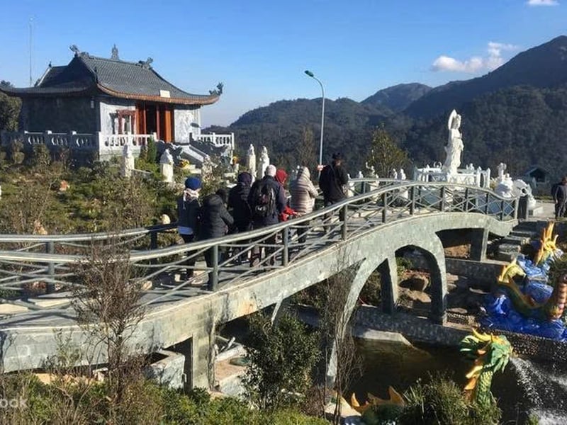 Tour Riêng Thác Bạc - Cầu Kính Rồng Mây Ở Sapa