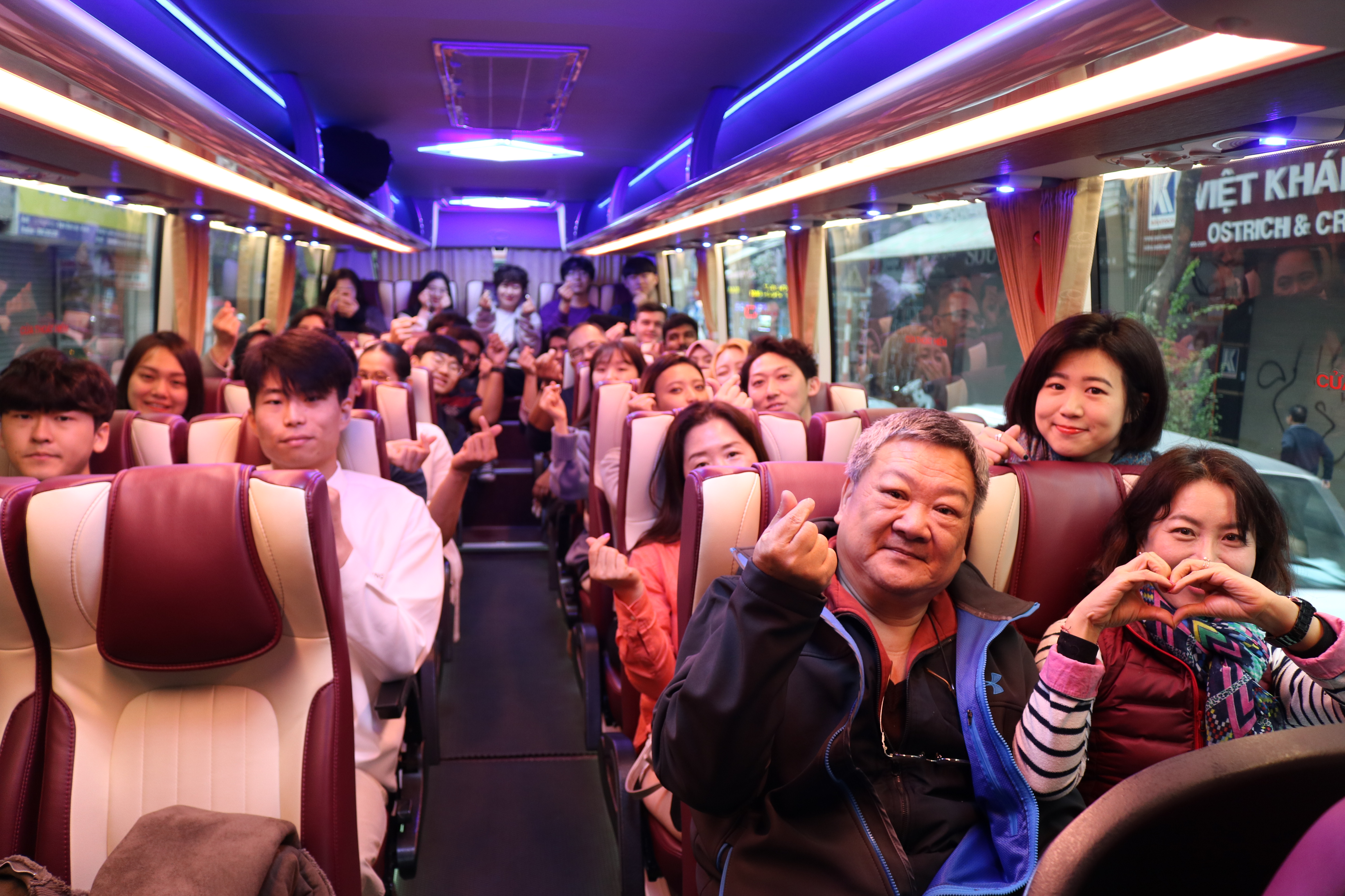 Xe đưa đón Hà Nội Hạ Long trong tour Hạ Long 1 ngày