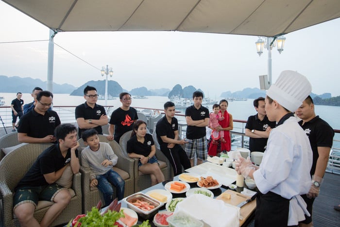 Trải nghiệm Cooking Class trên du thuyền Hạ Long