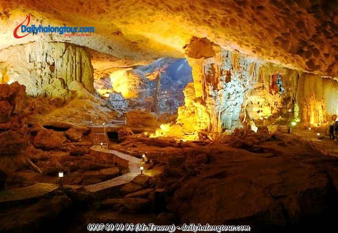 Vịnh Hạ Long có rất nhiều địa điểm tham quan hấp dẫn mà du khách không nên bỏ qua Vịnh Hạ Long có rất nhiều địa điểm tham quan hấp dẫn mà du khách không nên bỏ qua