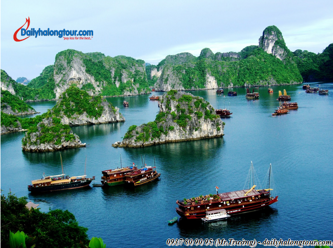 Beautiful natural scenery and peaceful town each morning are two great factors footbinding visiting Ha Long and Ha Noi Beautiful natural scenery and peaceful town each morning are two great factors footbinding visiting Ha Long and Ha Noi