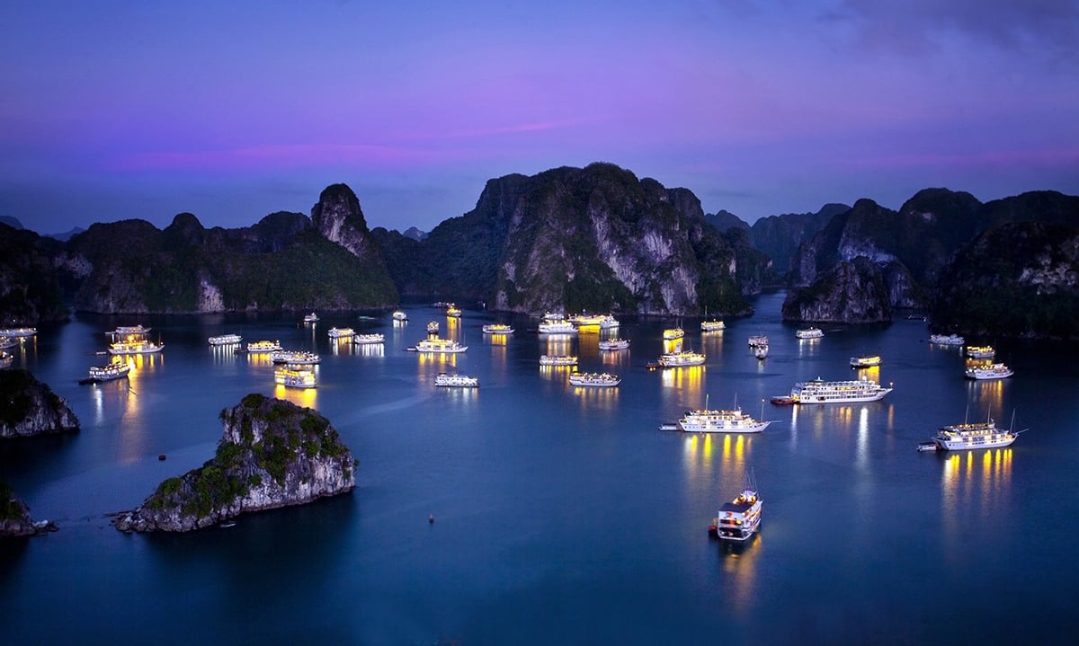 Khung cảnh Hạ Long về đêm
