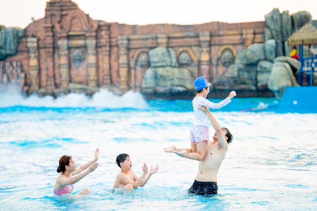 Ha Long Bay for seniors traveling with family